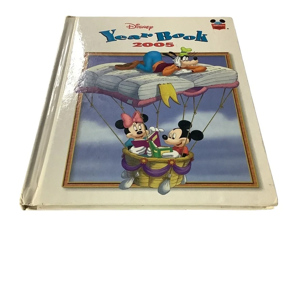 Disney Year Book 2005 Children's Book‎ Featuring Mickey Minnie Goofy Donald